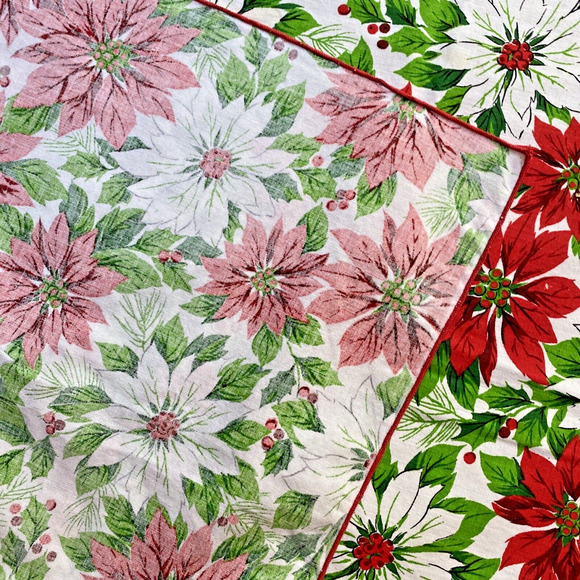 Christmas Tablecloth 1980’s Lightweight Cotton Blend Poinsettias Red Green White - Picture 10 of 10